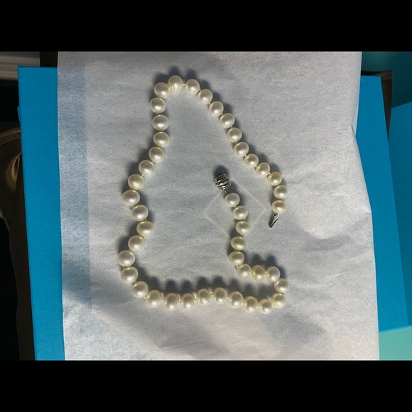 Birks Freshwater Cultured Pearl Strand 11-13mm 17” - Picture 5 of 10